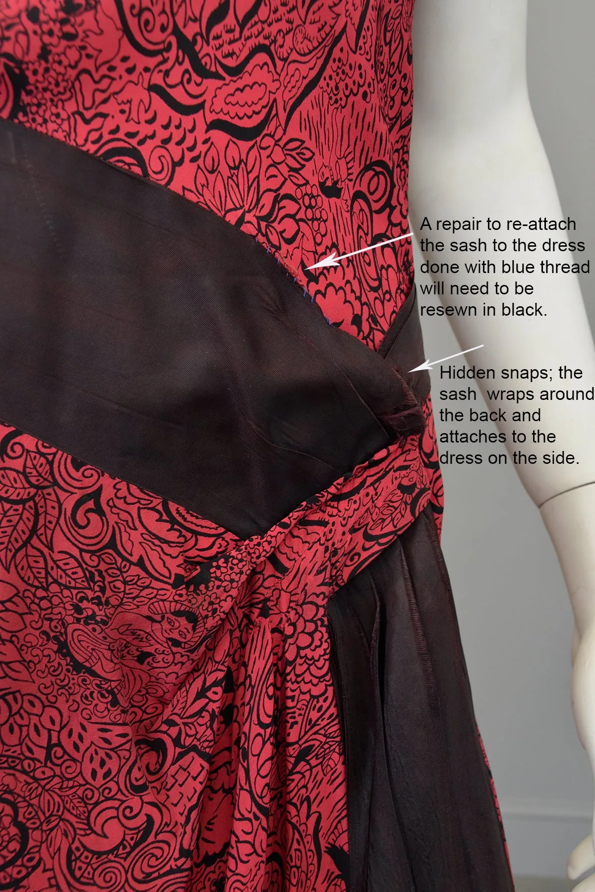 1940s Novelty Print Egyptian Revival Dress Red Black TLC