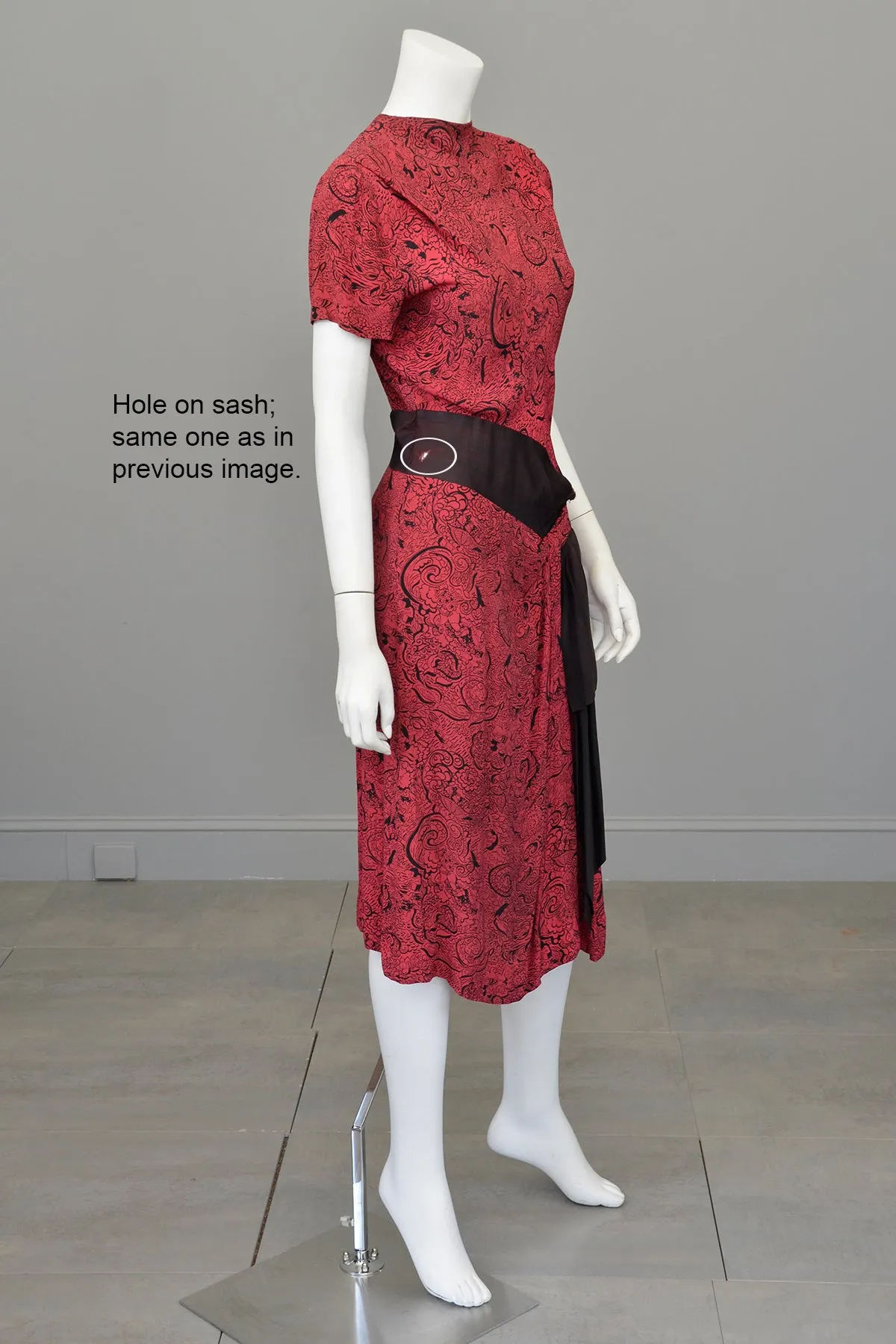 1940s Novelty Print Egyptian Revival Dress Red Black TLC