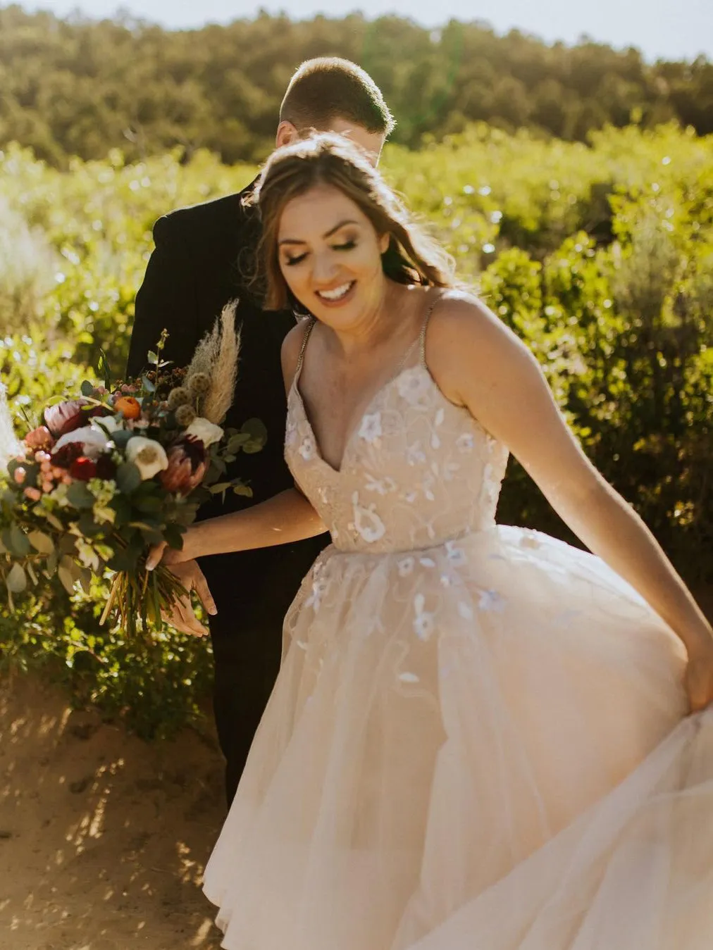 Beautiful V-Neck Spaghetti Straps Backless A-line Wedding Dresses Tulle Bridal Gowns WD501