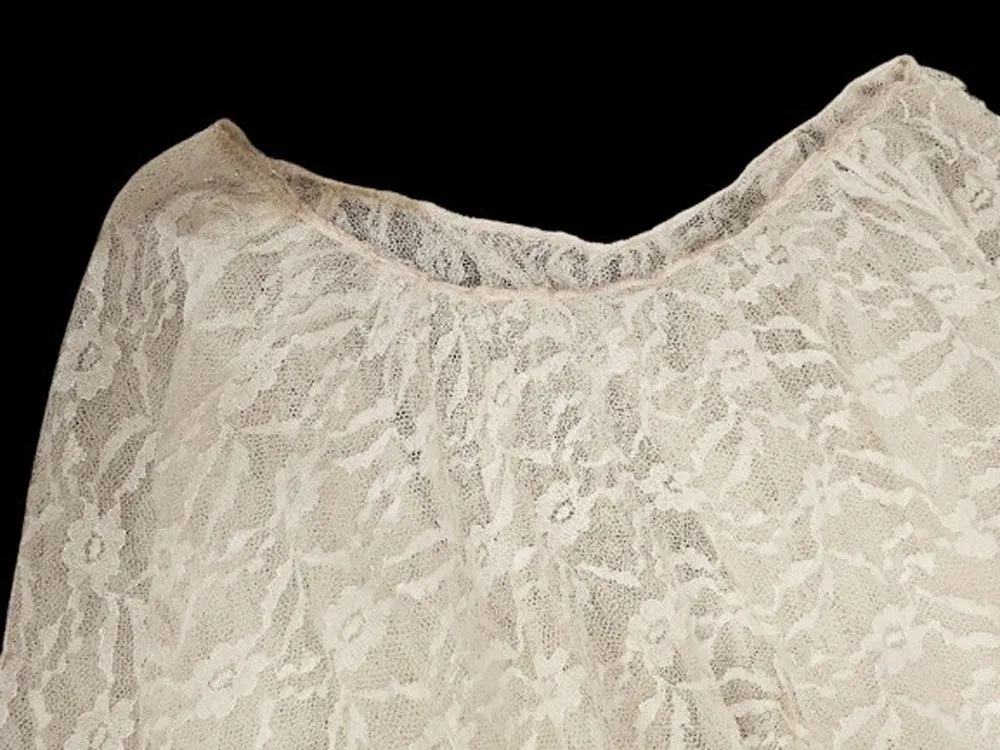BEAUTIFUL VINTAGE LACE TRIMMED CRINOLINE IN ANGEL WHITE VINTAGE HALF SLIP NEEDS WORK VINTAGE WHITE SLIP LACE