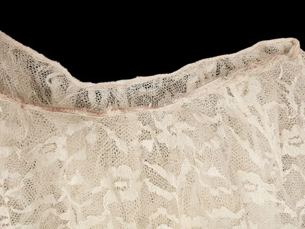 BEAUTIFUL VINTAGE LACE TRIMMED CRINOLINE IN ANGEL WHITE VINTAGE HALF SLIP NEEDS WORK VINTAGE WHITE SLIP LACE